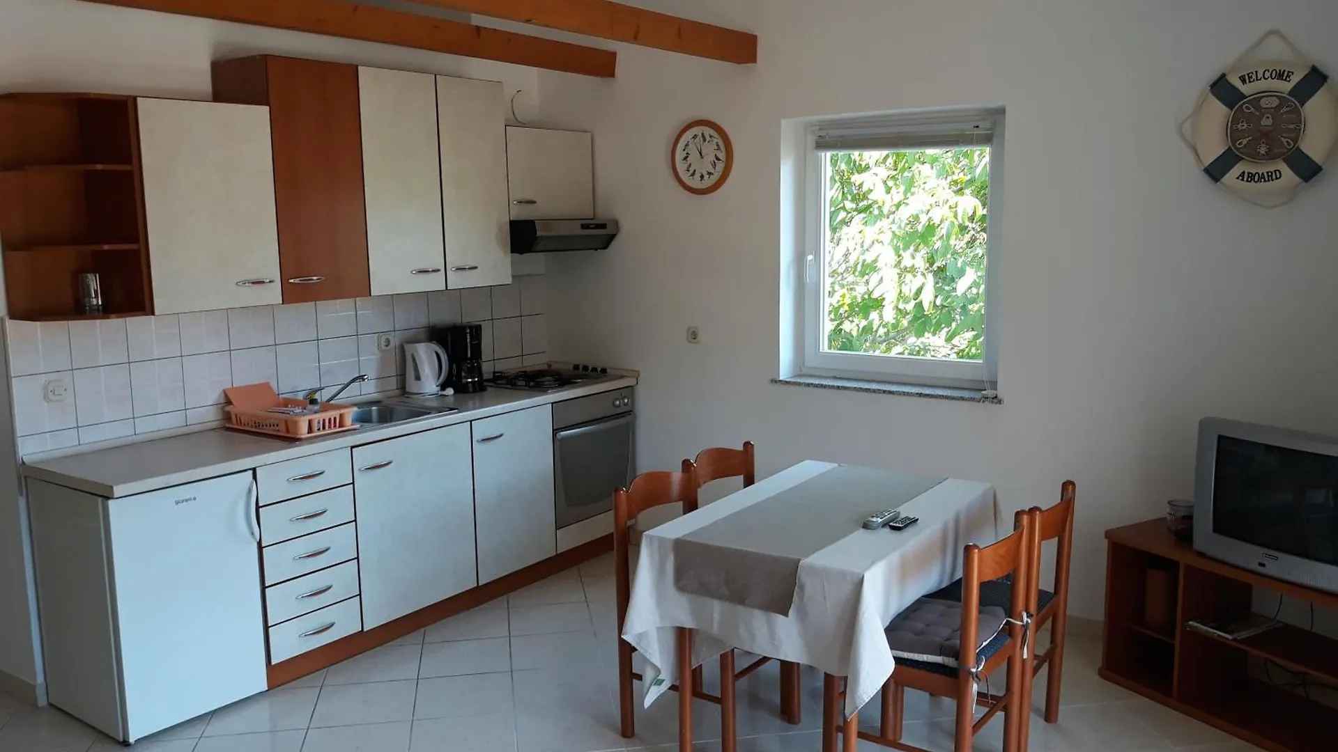 Apartments Denis Baška 0*,